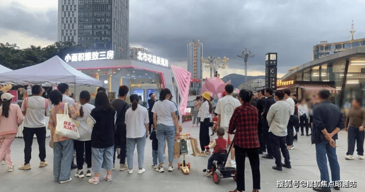 【直击楼市】部分楼盘人潮涌动，并非处处门庭若市！