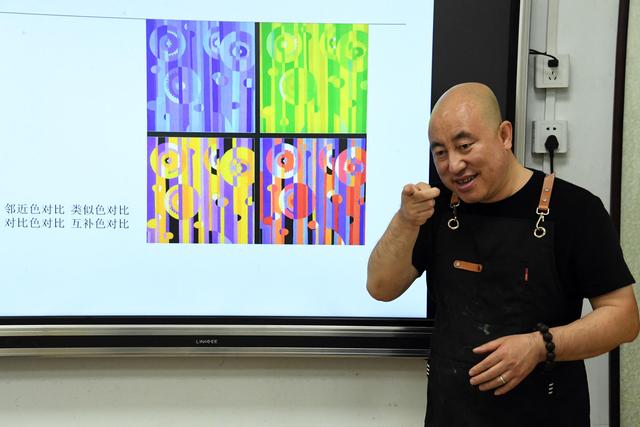 聋人教授的“光音故事”