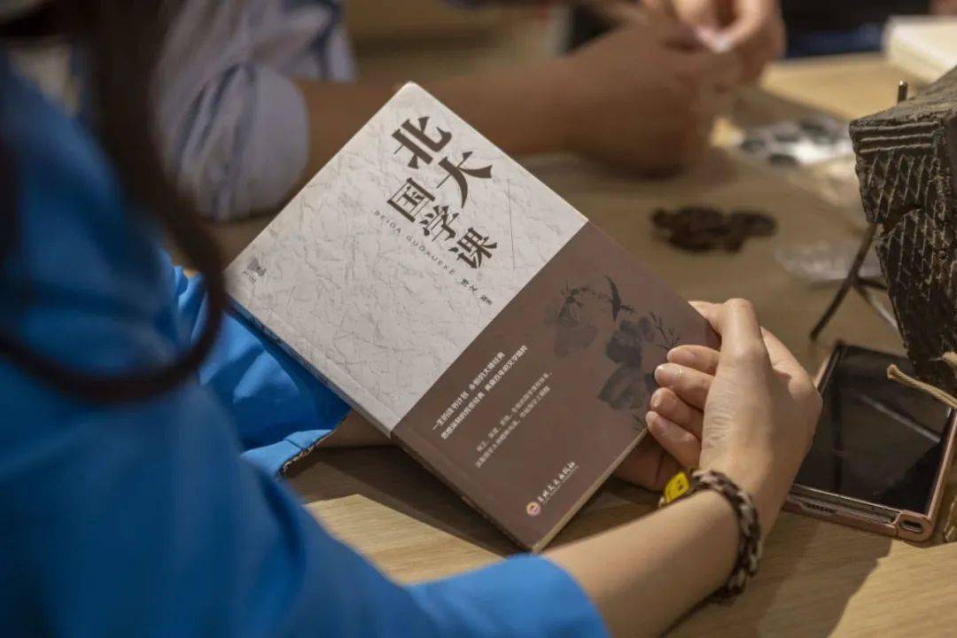 聋人教授的“光音故事”