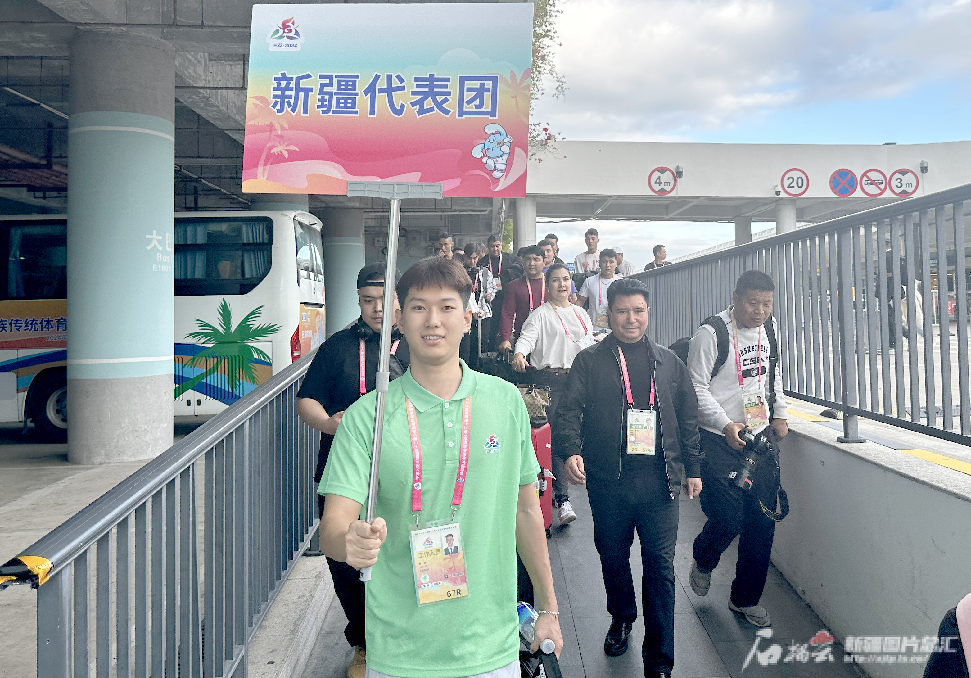 全国少数民族传统体育运动会香港代表团返港欢迎仪式举行