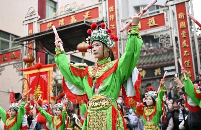 首个“非遗版”春节，英歌舞、皮影戏、火壶抖音团购同比增长超4倍