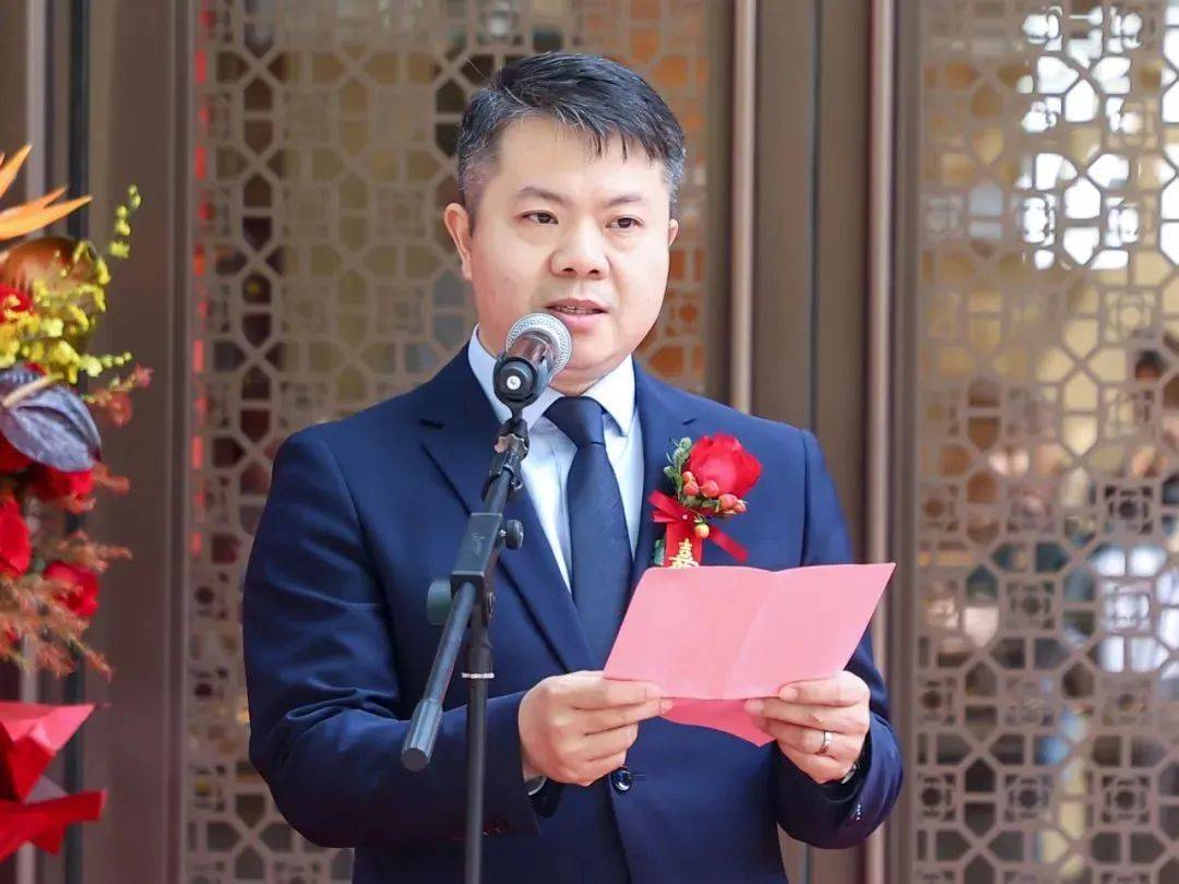 金价波动下的“文化+”突围：菜百股份祥云店引领黄金消费新体验