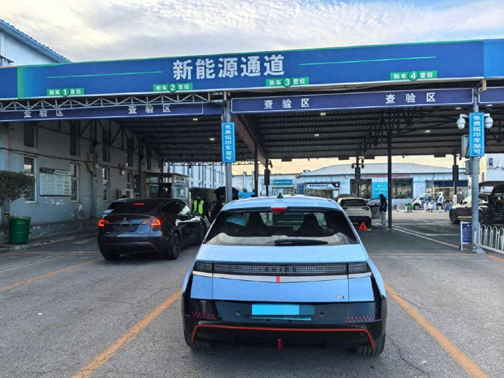 强制安装！汽车新规来了 曾引爆大佬口水战 产业链公司曝光