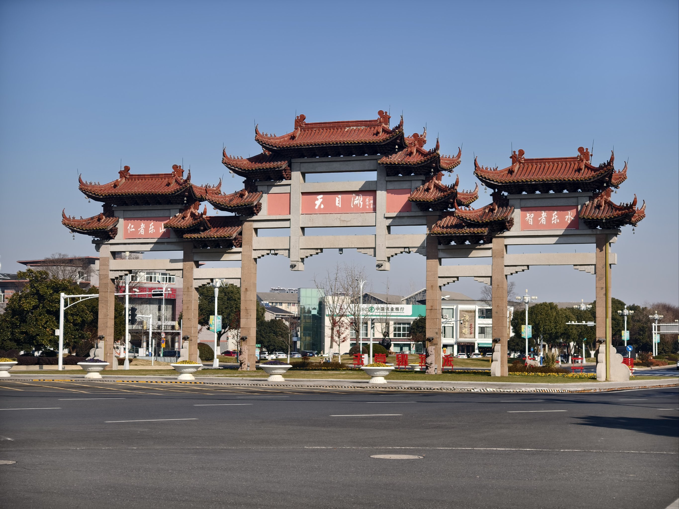 减收减利的天目湖：三大核心5A级景区去年业绩全面下滑，募投项目五年“难产”